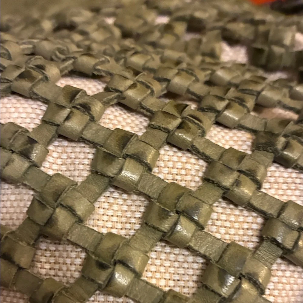 Elegant Woven Leather Handbag - Army Green and Cream - Picture 11 of 14